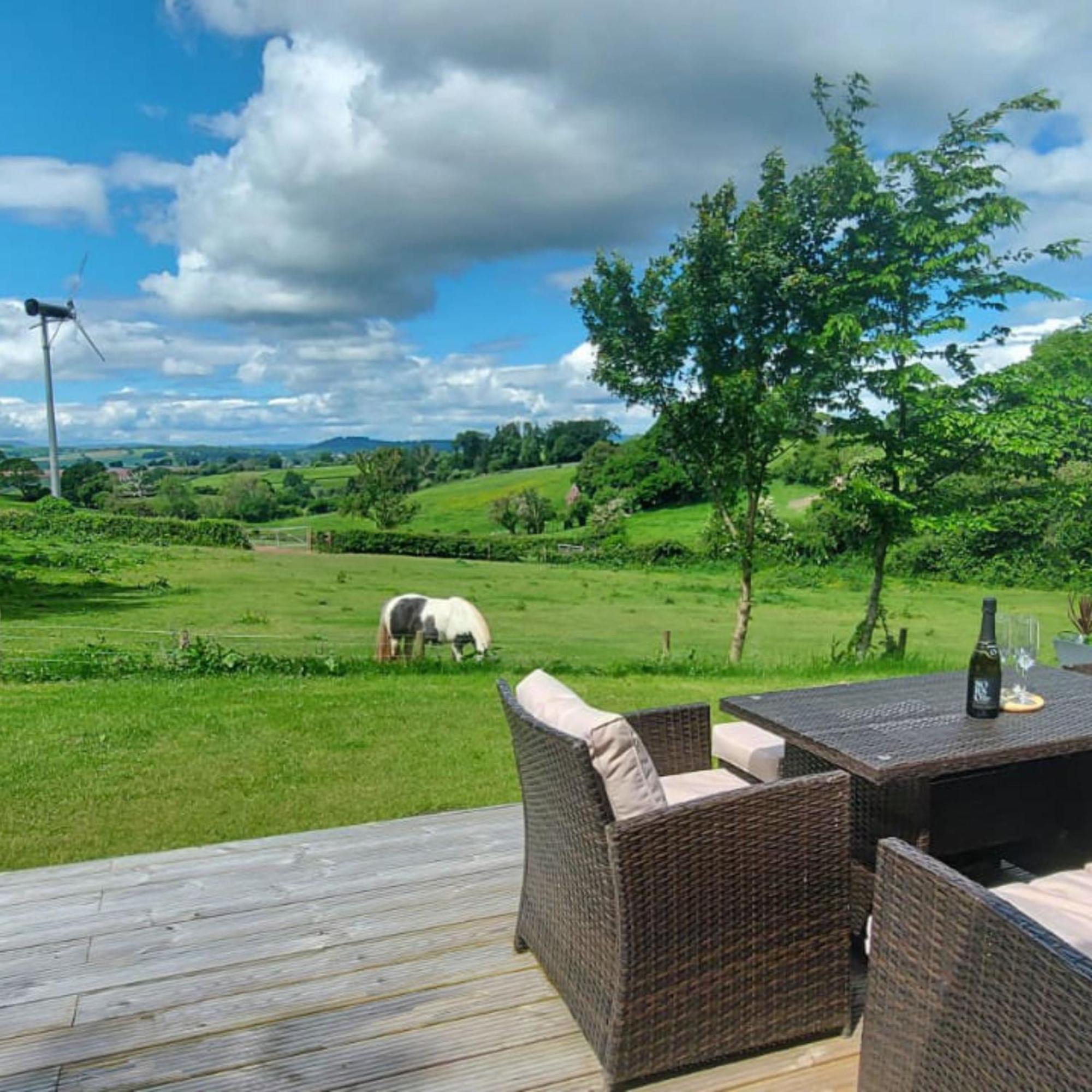 Caplor Glamping & Lodges ヘレフォード エクステリア 写真