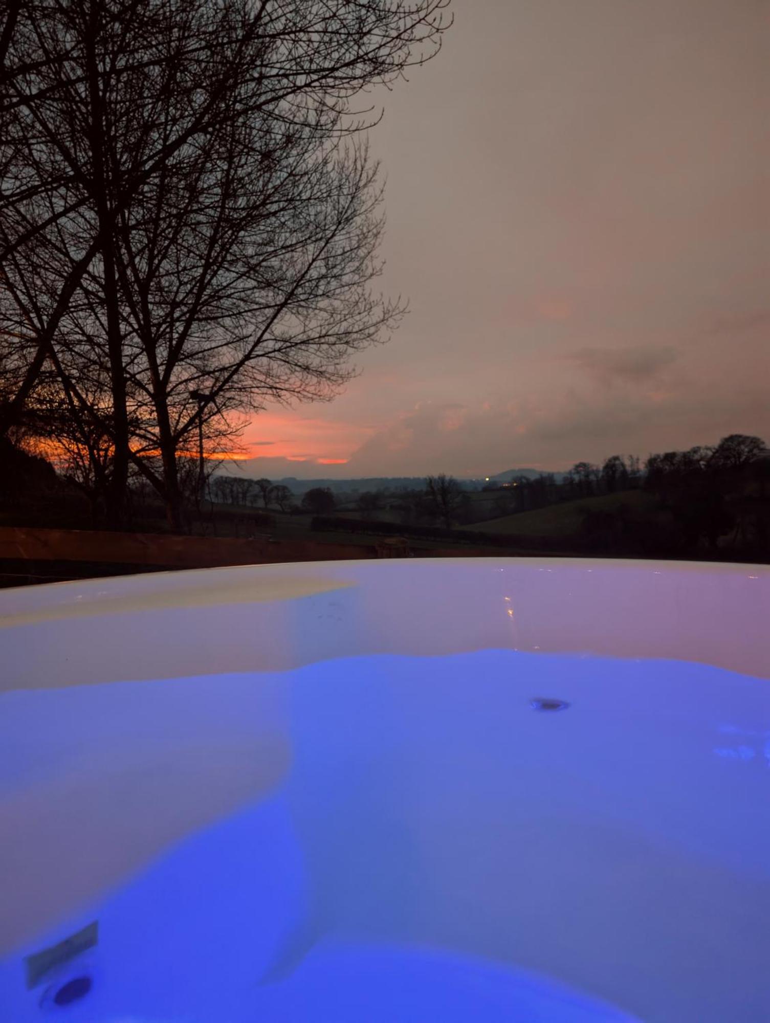 Caplor Glamping & Lodges ヘレフォード エクステリア 写真