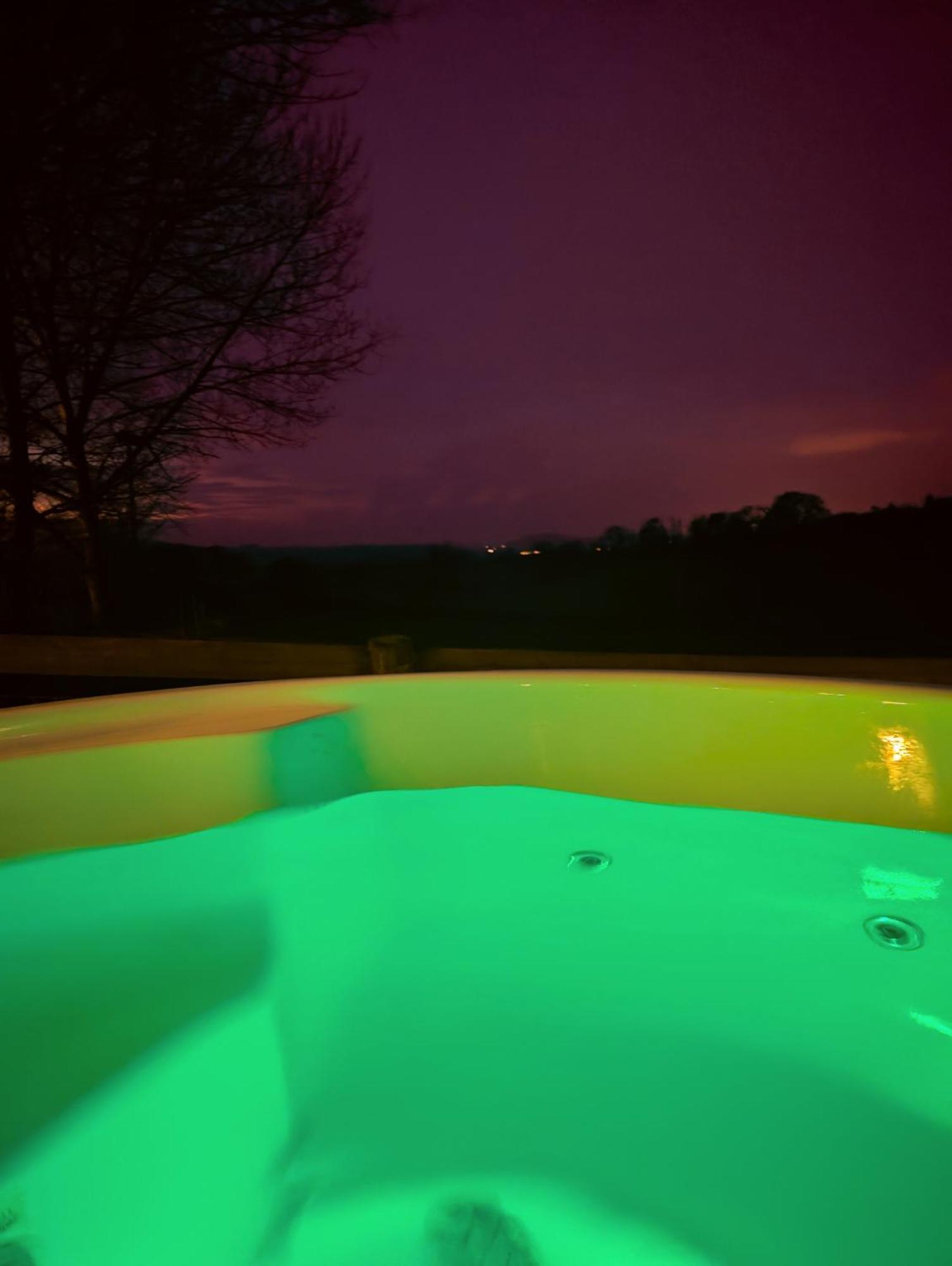 Caplor Glamping & Lodges ヘレフォード エクステリア 写真