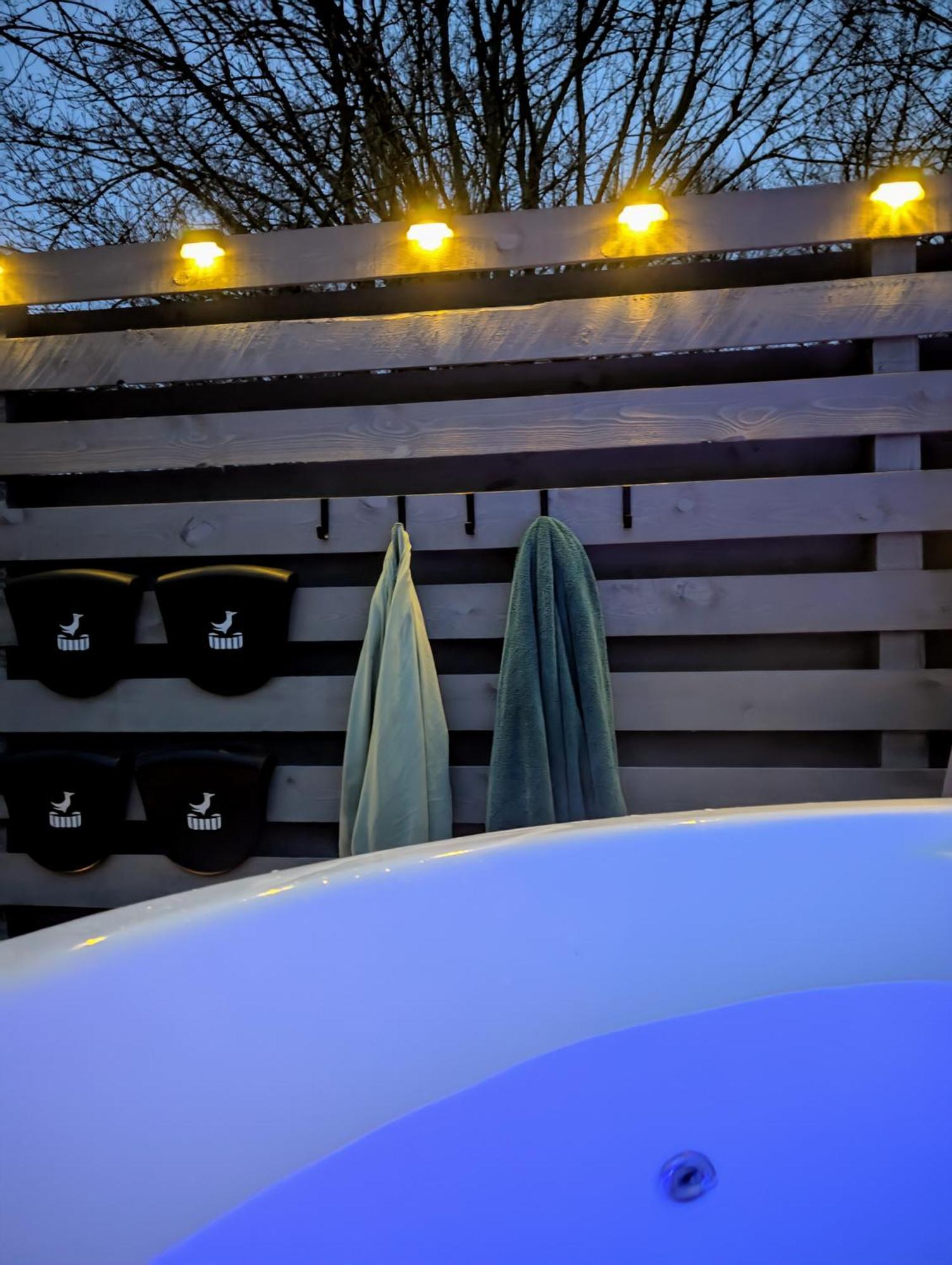 Caplor Glamping & Lodges ヘレフォード エクステリア 写真