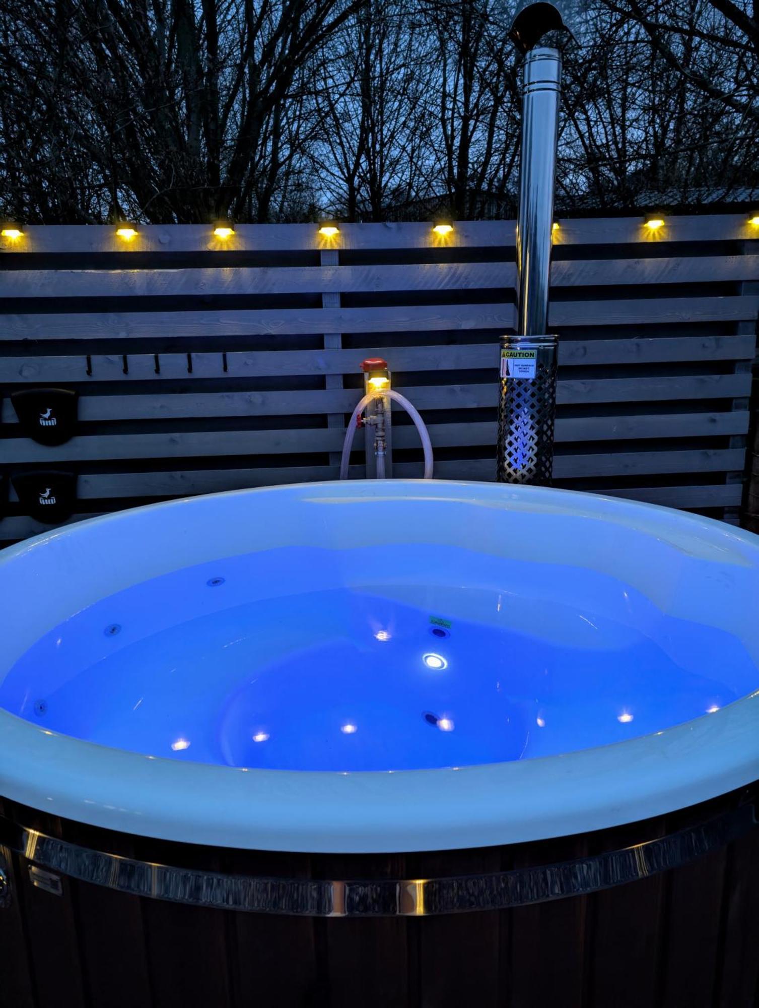 Caplor Glamping & Lodges ヘレフォード エクステリア 写真