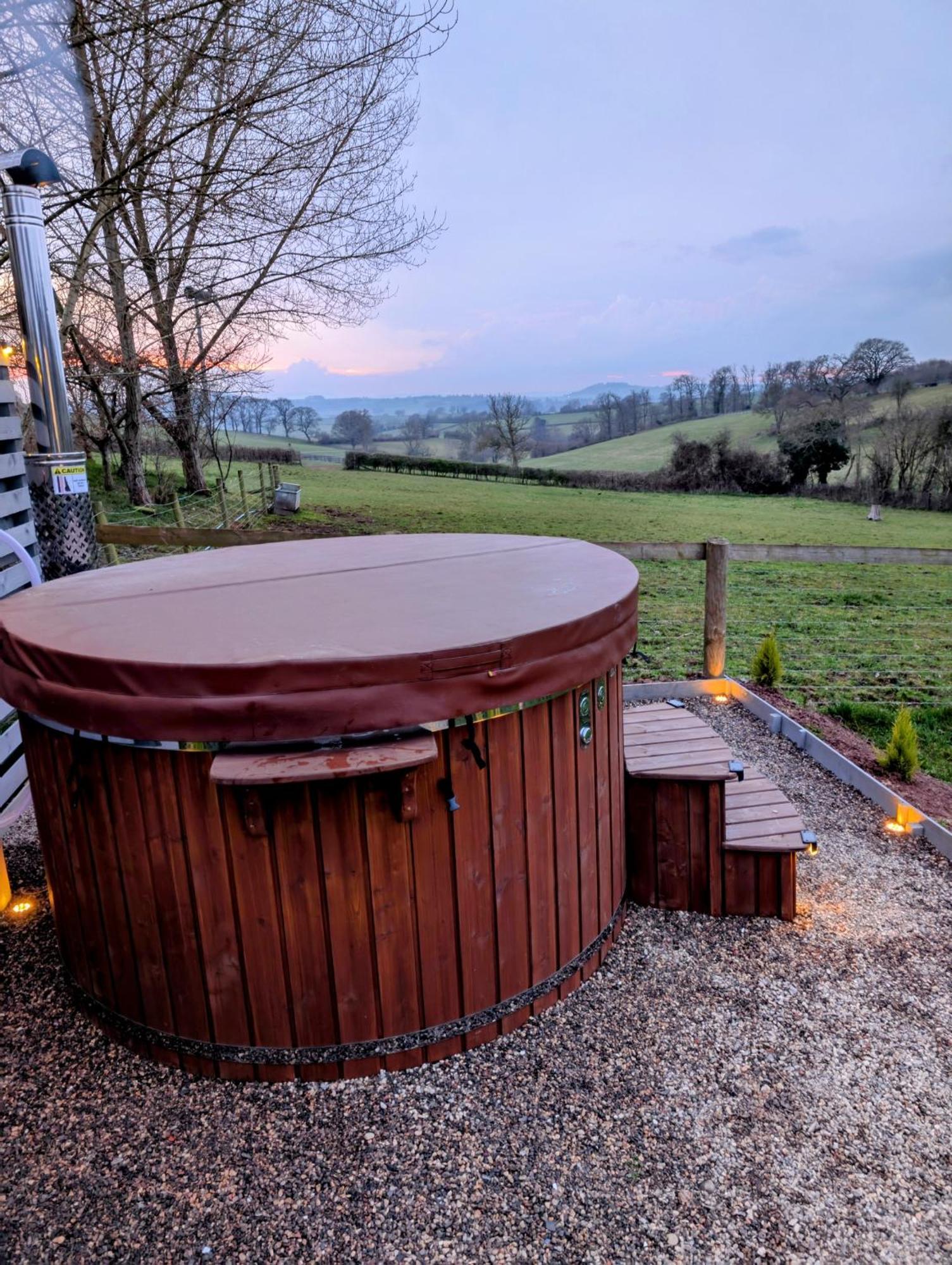 Caplor Glamping & Lodges ヘレフォード エクステリア 写真