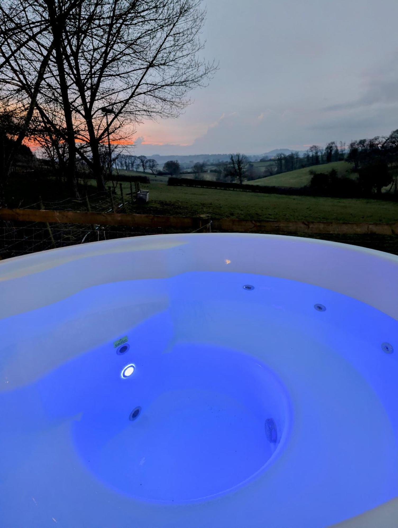 Caplor Glamping & Lodges ヘレフォード エクステリア 写真